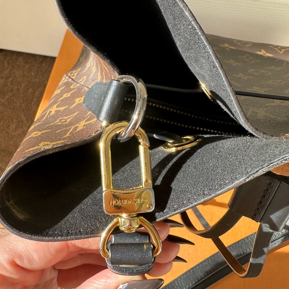 Louis Vuitton Neonoe Bucket Bag - Picture 2 of 11